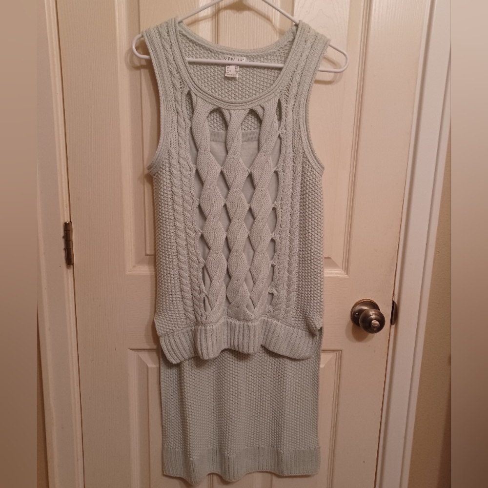 Venus high-low thick crochet sleeveless sweater